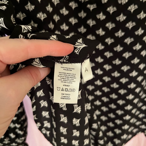 LOFT delicate black blouse with white flowers and ruffled collar and sleeves - Picture 8 of 13